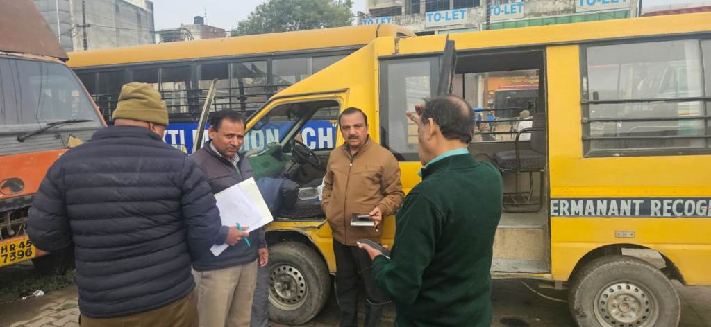Bus checking campaign led by SDM challans worth Rs 43000